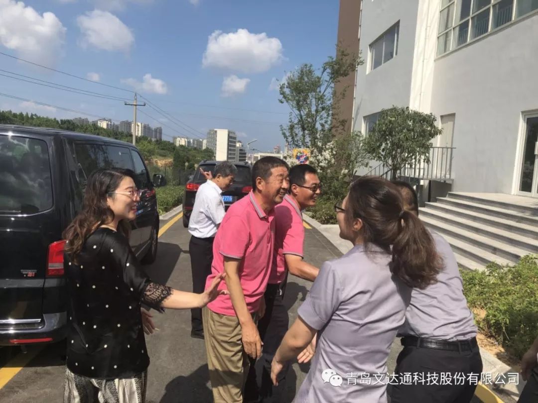 炎炎夏日送清涼,絲絲關(guān)懷沁人心——集團(tuán)領(lǐng)導(dǎo)慰問文達(dá)通及其子公司一線員工