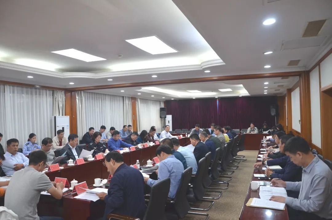 流動人口管理新舉措 治安防控創(chuàng)新樹標(biāo)桿丨新區(qū)工委政法委組織鎮(zhèn)街領(lǐng)導(dǎo)現(xiàn)場觀摩鳳凰城社區(qū)技防設(shè)施改造提升工程