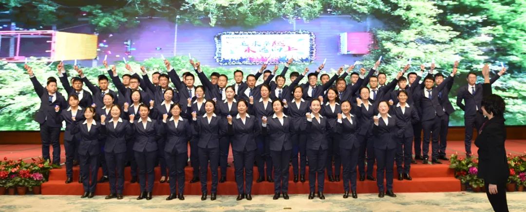 忘我拼搏,相信我們會創(chuàng)造奇跡!