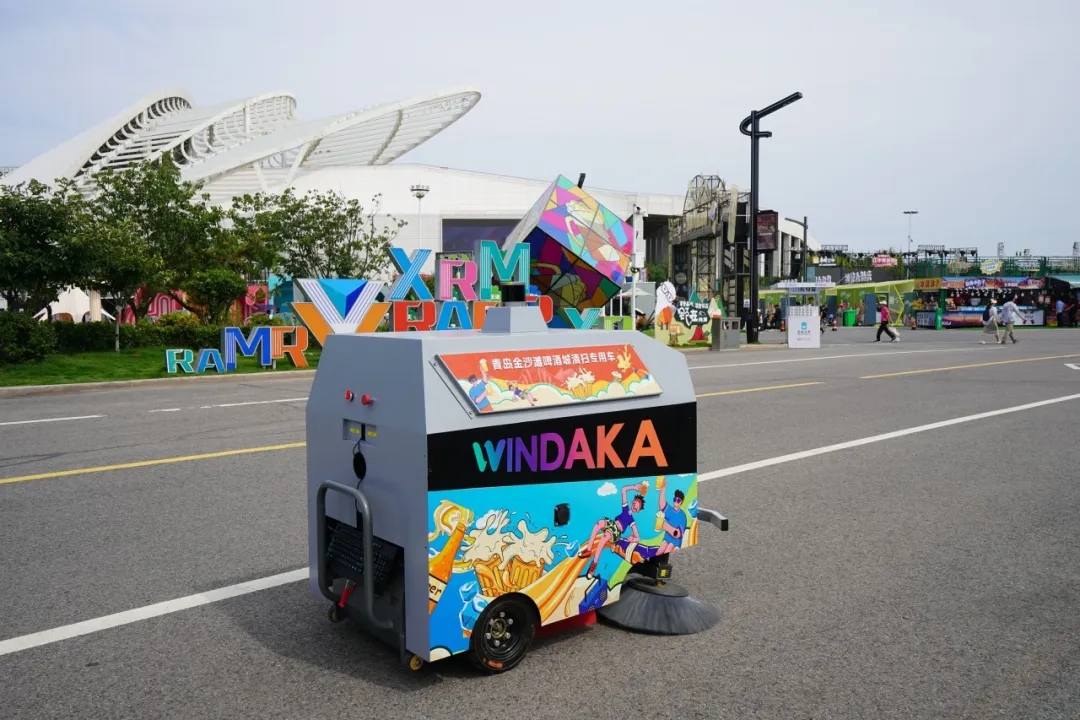 文達通AI無人清掃車亮相第十一屆“百所高校千名博士青島行”活動