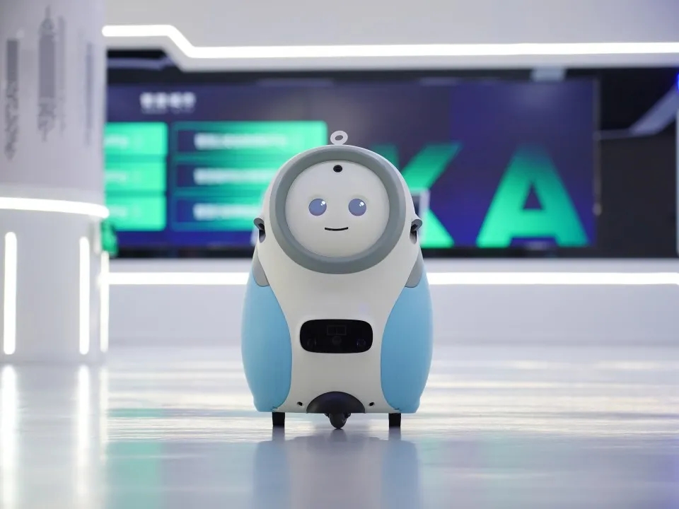 文達通股份發(fā)布全場景服務機器人矩陣:從清潔安防到情感陪伴的“端到端”智慧服務 文達通股份發(fā)布全場景服務機器人矩陣:從清潔安防到情感陪伴的“端到端”智慧服務